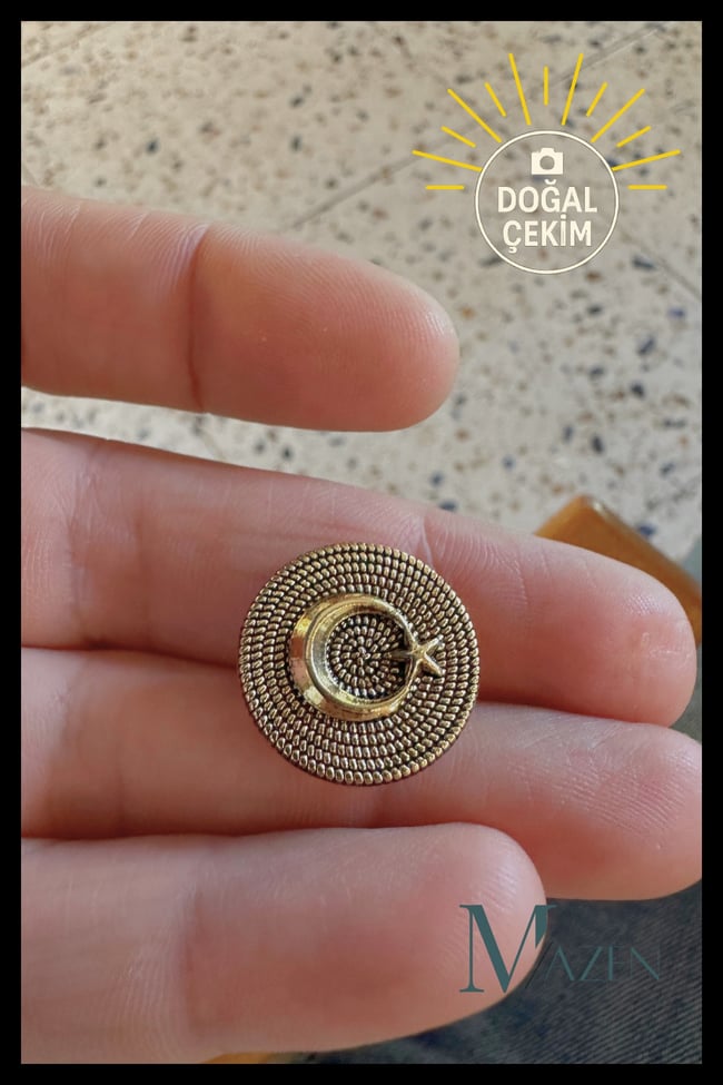 Kabartmalı Türk Bayrağı Ay Yıldız Desenli Yuvarlak Metal Yaka Rozeti Gold Renk