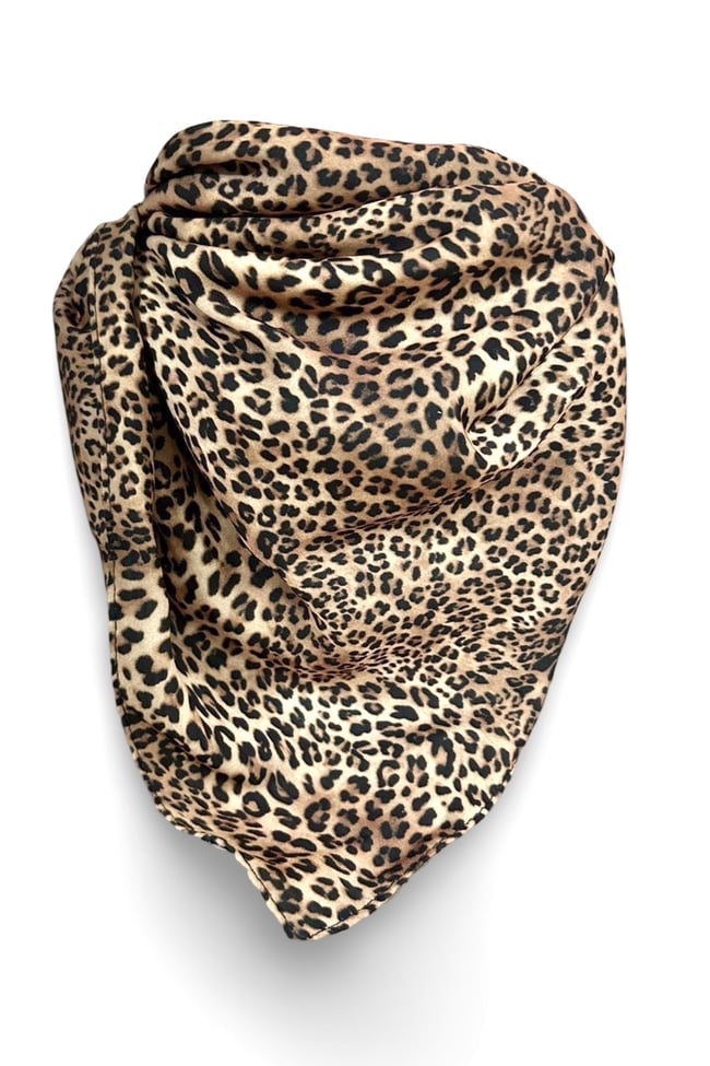 Leopar Desenli Saten Fular Büyük Boy 55x55 cm