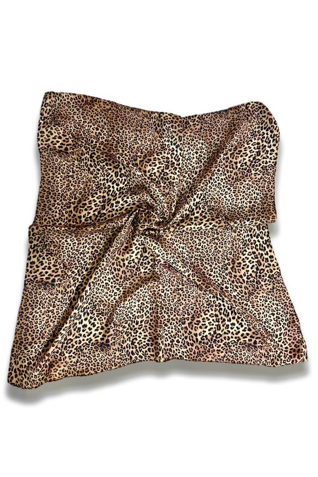 Leopar Desenli Saten Fular Büyük Boy 55x55 cm