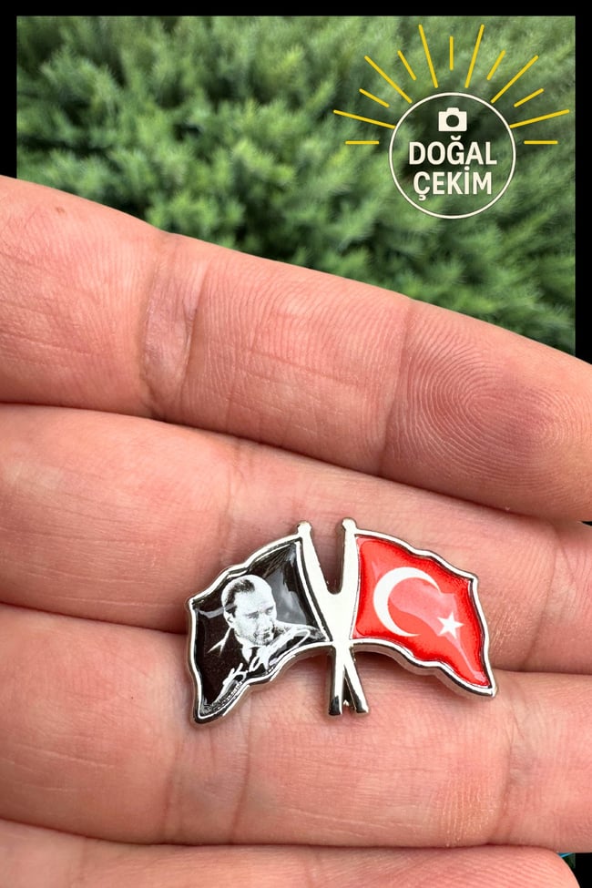 Türk Bayraklı ve Atatürk İmzalı Yaka Rozeti | Gümüş Renk | Metal Kararmaz | Unisex | Rozet