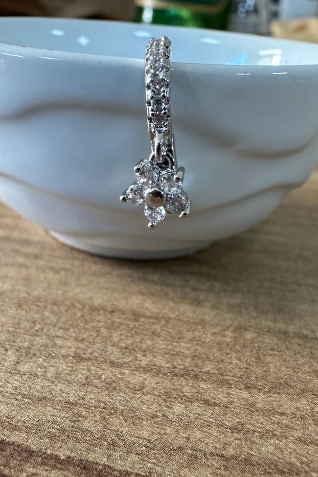 Zirkon Taşlı Minik  Sallantılı Kıkırdak Küpe 1 ADET 8 MM