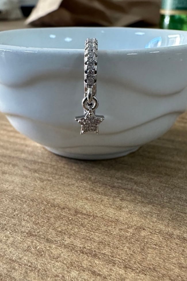 Zirkon Taşlı Minik Yıldızlı  Sallantılı Kıkırdak Küpe 1 ADET 8 MM