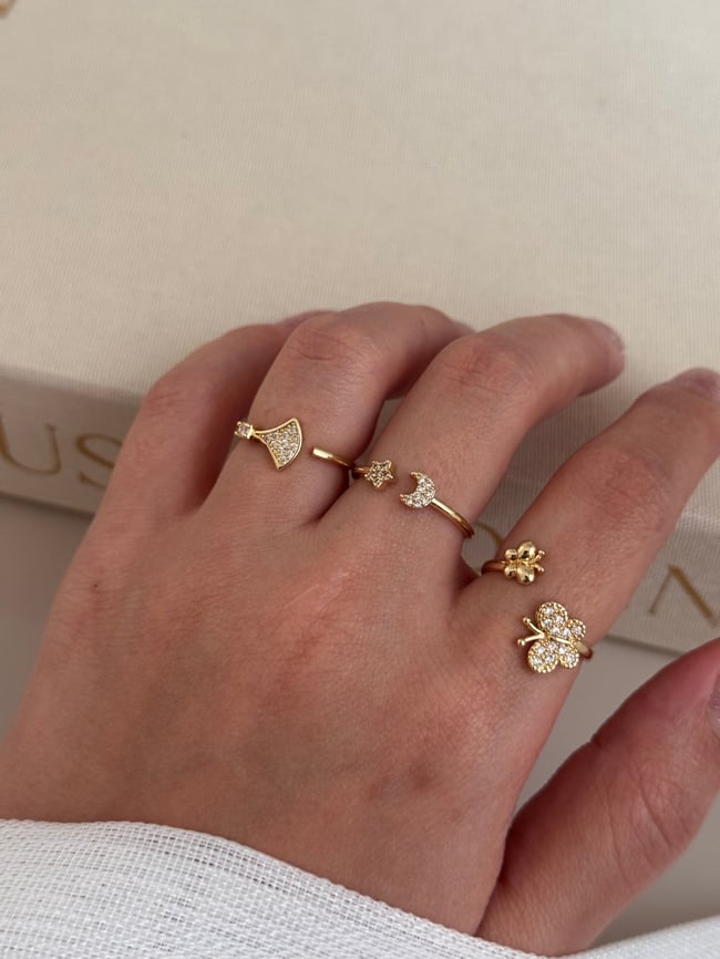 3’lü Ayarlanabilir Gold Figürlü Yüzük Seti – Melek, Ay-Yıldız ve Kelebek Detaylı