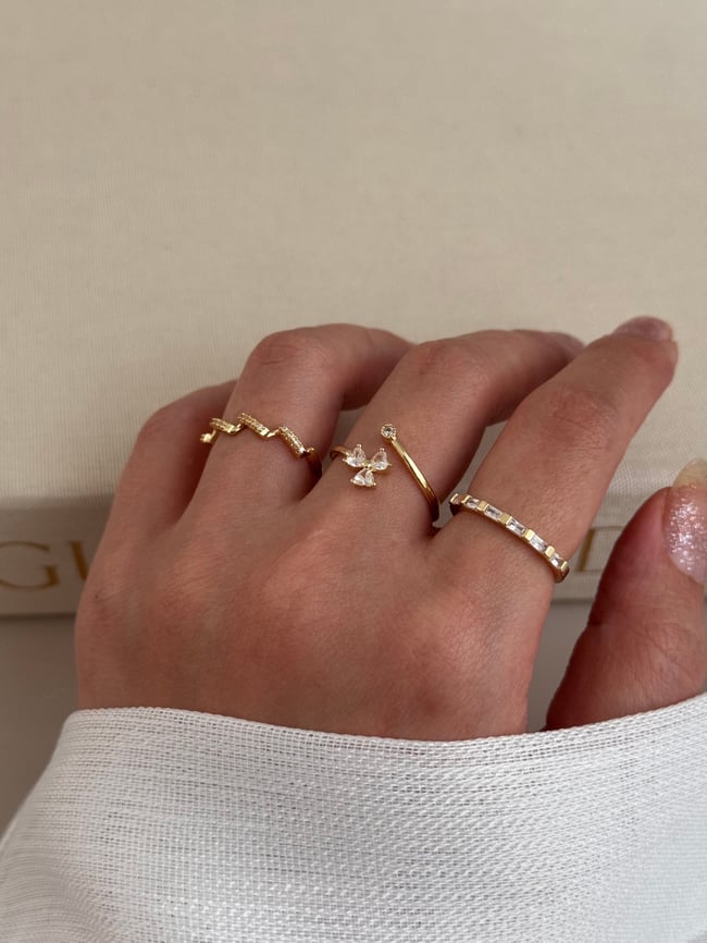 3’lü Ayarlanabilir Gold Yüzük Seti – Fiyonk, Geometrik ve Taşlı Tasarım