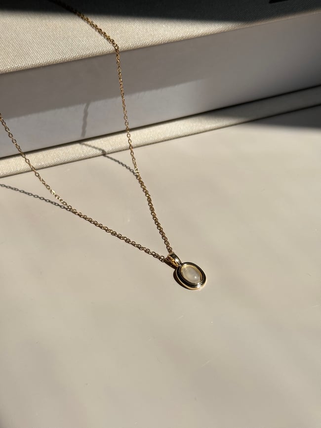 Oval Taş Kolye