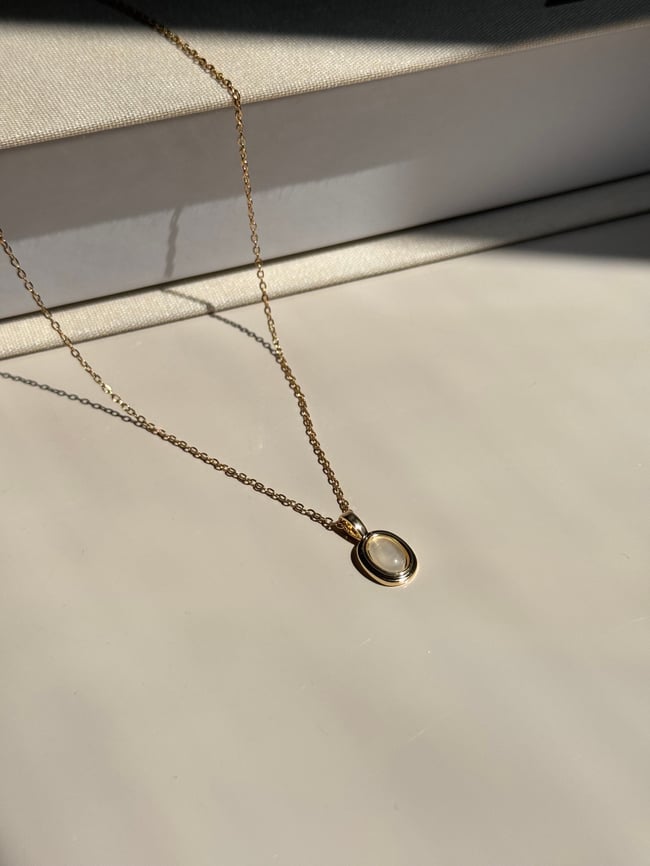 Oval Taş Kolye