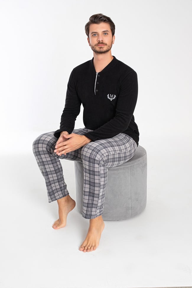 Erkek Kömür Siyahı Hakim Yaka Önü Düğmeli Ve Nakışlı Polar Pijama Takımı.