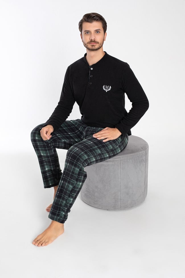 Erkek Siyah Hakim Yaka Önü Düğmeli Ve Nakışlı Polar Pijama Takımı.