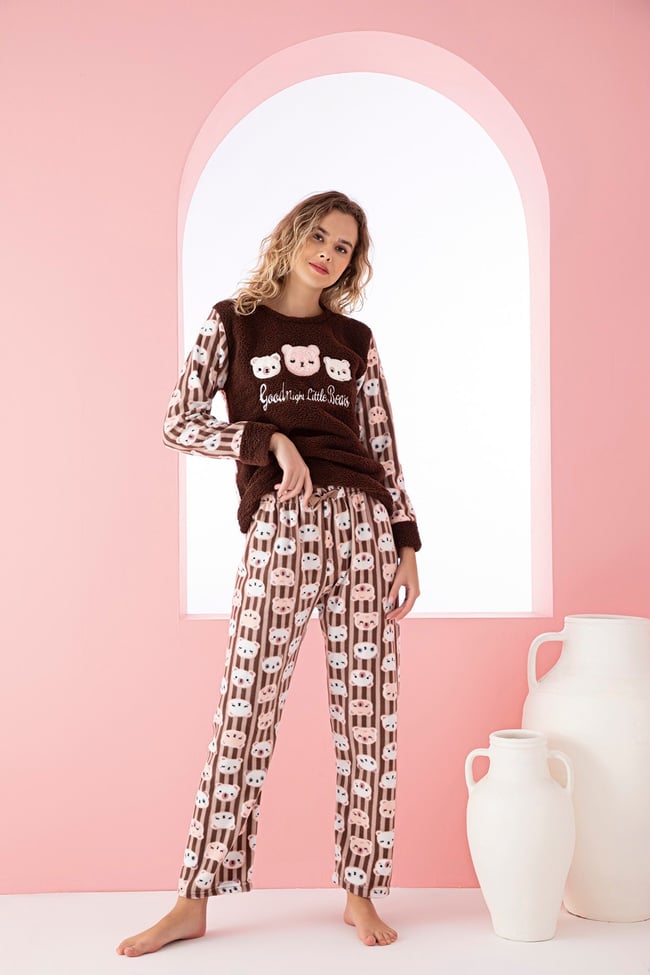 Kadın Acı Kahve Çizgili Ayıcık Yazı Nakışlı Polar Peluş Pijama Takımı.
