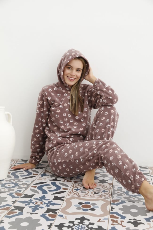 Kadın Açık Kahverengi Pati Desenli Kapüşonlu Polar Eşofman Pijama Takımı