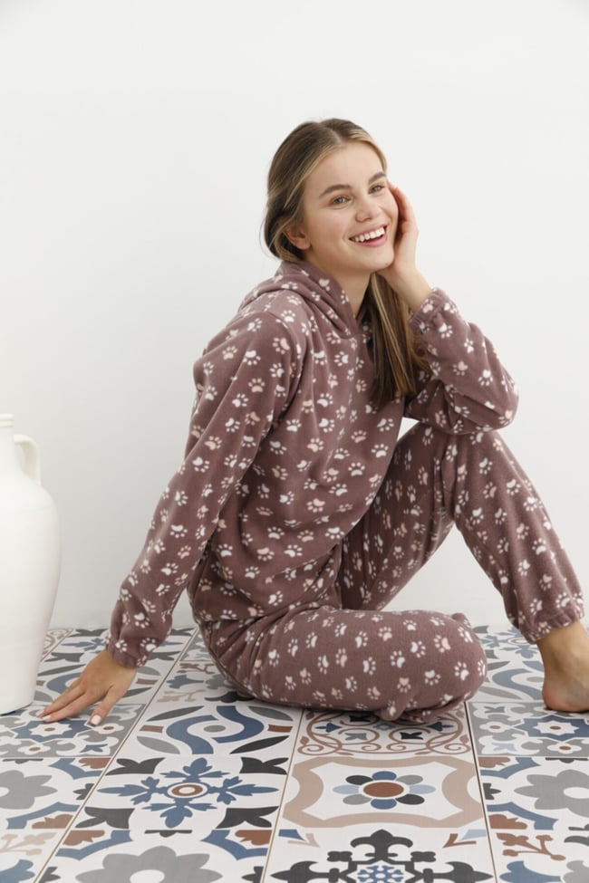 Kadın Açık Kahverengi Pati Desenli Kapüşonlu Polar Eşofman Pijama Takımı
