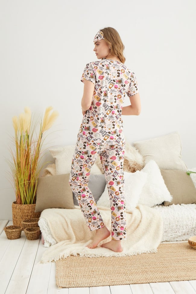 Kadın Açık Pembe Kahve Baskılı Pijama Takımı.