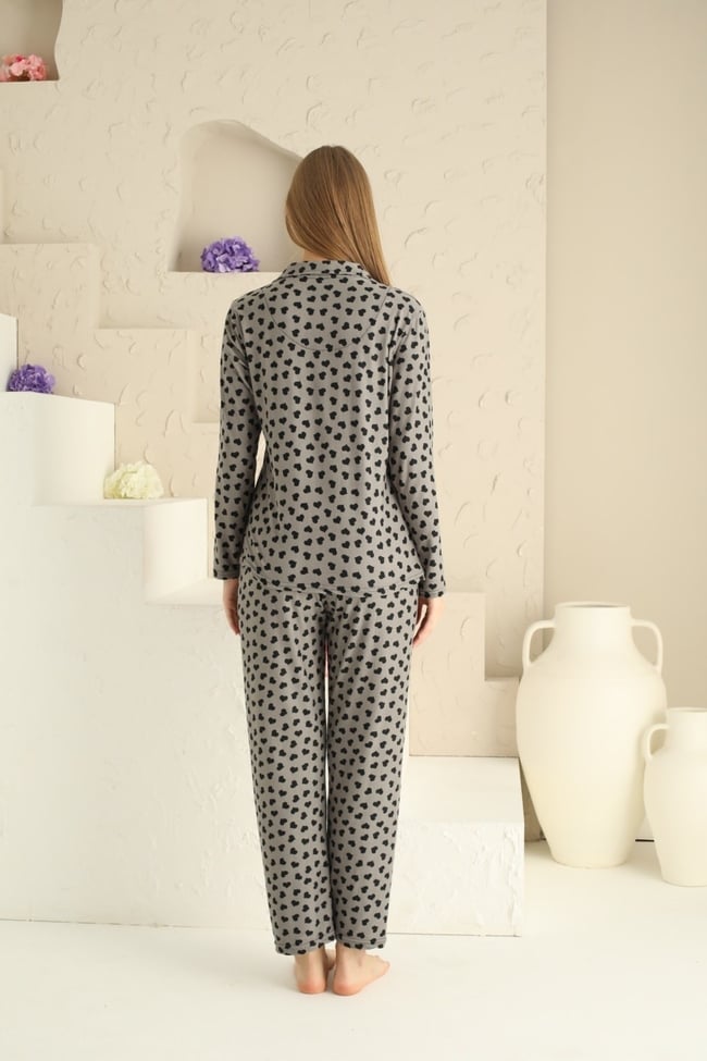 Kadın Antrasit Minik Kalp Baskılı Bebe Yaka Önü Düğmeli Pijama Takımı.
