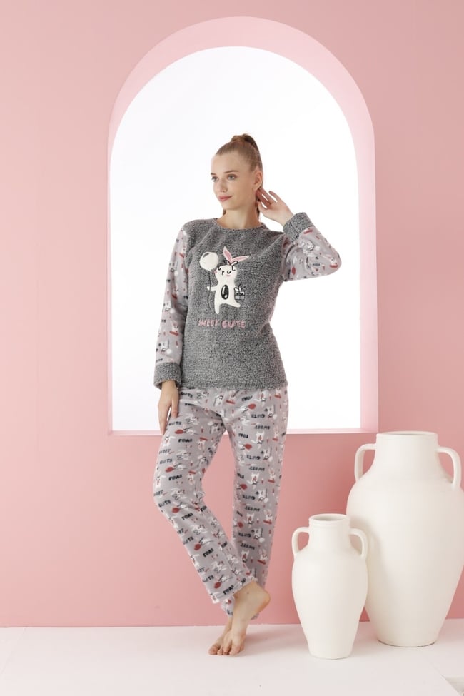 Kadın Antrasit Sevimli Tavşancık Nakışlı Polar Peluş Pijama Takımı.