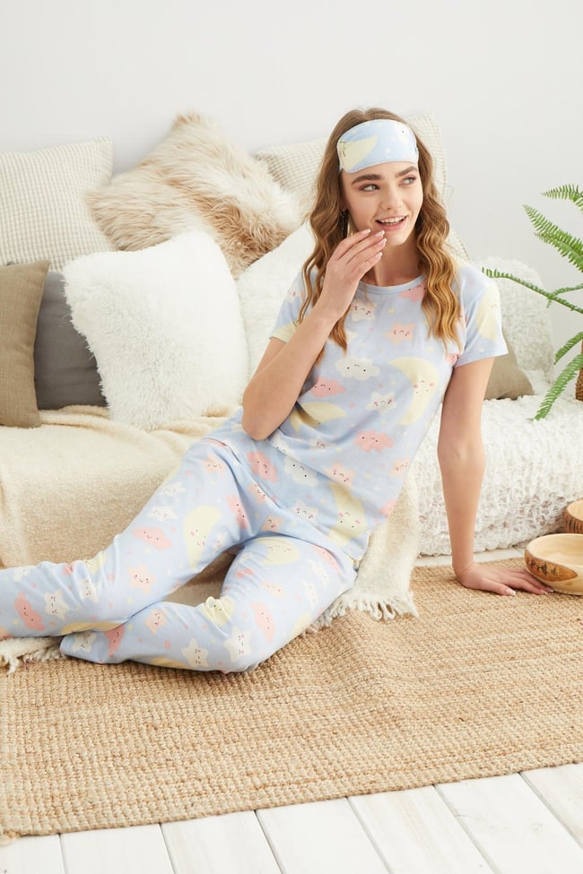Kadın Bebe Mavisi Ay Yıldız Baskılı Kısa Kollu Altı Uzun Pijama Takımı.