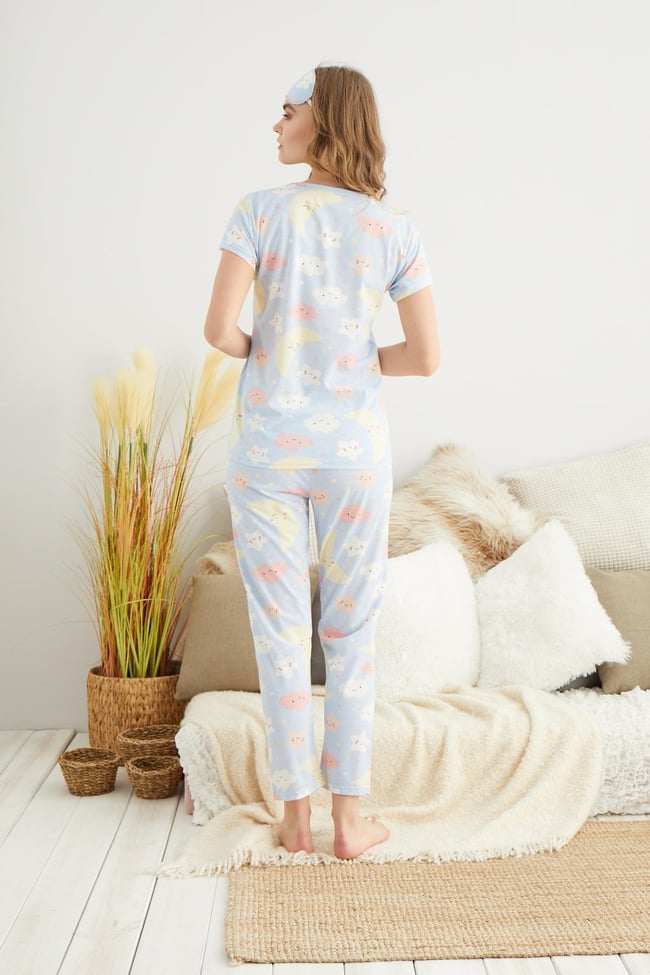 Kadın Bebe Mavisi Ay Yıldız Baskılı Kısa Kollu Altı Uzun Pijama Takımı.