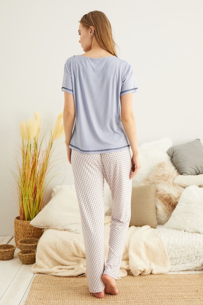 Kadın Bebe Mavisi Yazı Nakışlı Pijama Takımı.