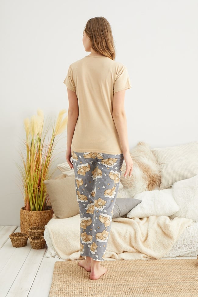 Kadın Bej Sevimli Uyuyan Ayıcık Baskılı Pijama Takımı