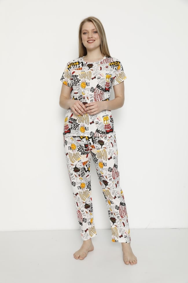 Kadın Beyaz Karışık Yazı Desenli Pijama Takımı