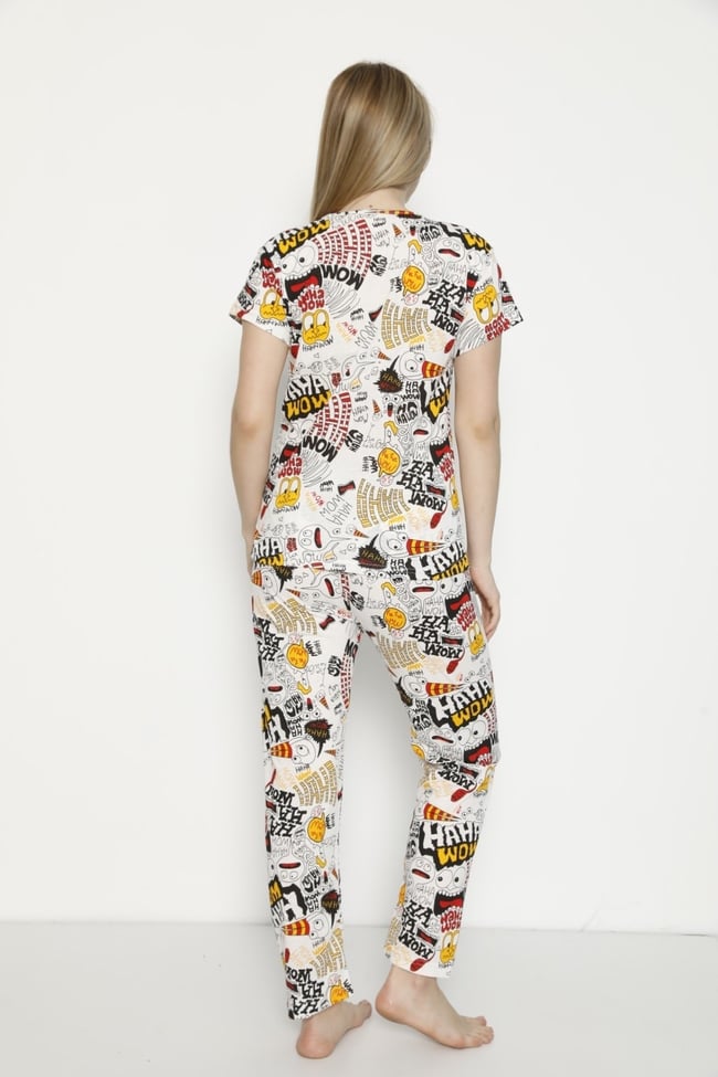 Kadın Beyaz Karışık Yazı Desenli Pijama Takımı