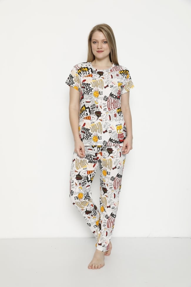 Kadın Beyaz Karışık Yazı Desenli Pijama Takımı