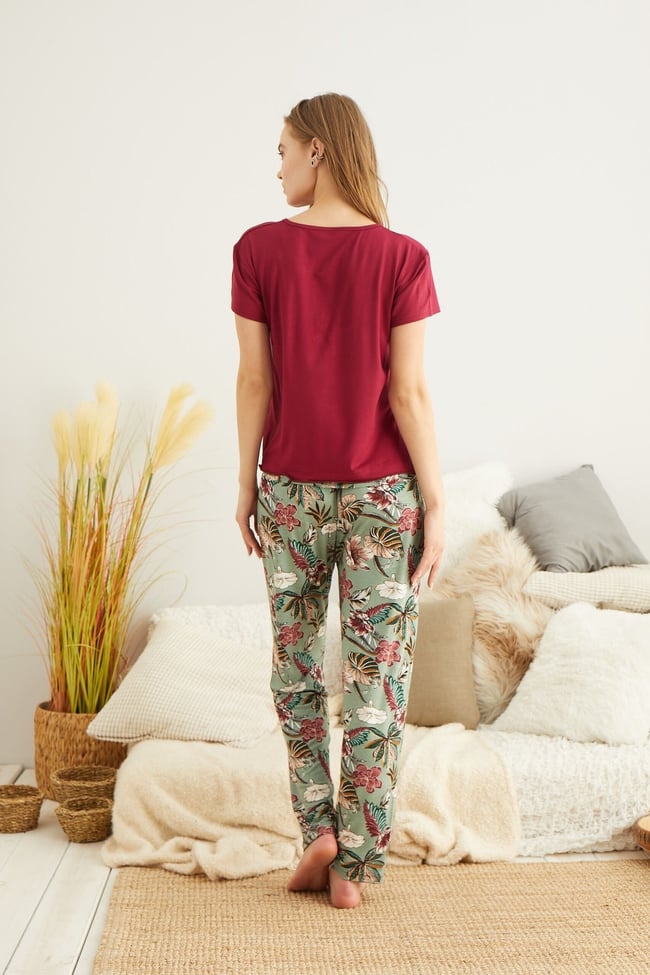Kadın Bordo Çiçek Nakışlı Düğmeli Pijama Takımı.