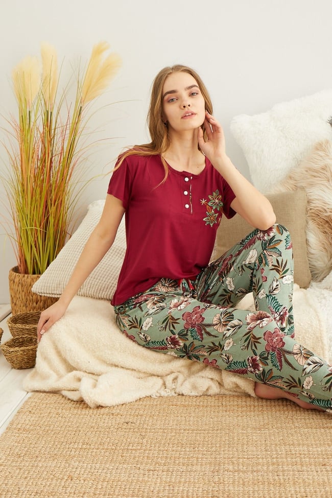 Kadın Bordo Çiçek Nakışlı Düğmeli Pijama Takımı.