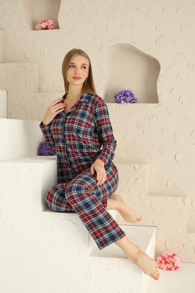 Kadın Bordo Ekose Baskılı Bebe Yaka Önü Düğmeli Pijama Takımı.