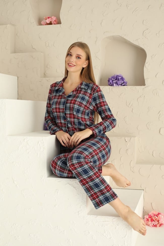 Kadın Bordo Ekose Baskılı Bebe Yaka Önü Düğmeli Pijama Takımı.