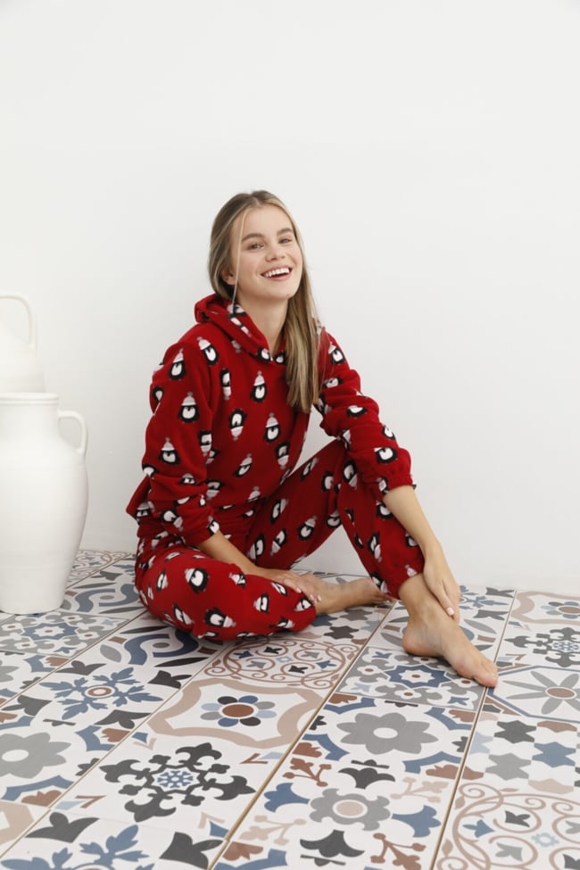 Kadın Bordo Penguen Desenli Kapüşonlu Polar Pijama Takımı