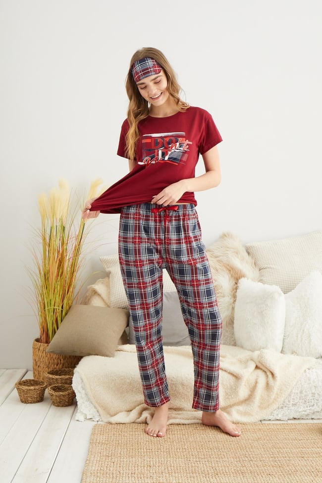 Kadın Bordo Yazı Baskılı Altı Ekoseli Pijama Takımı