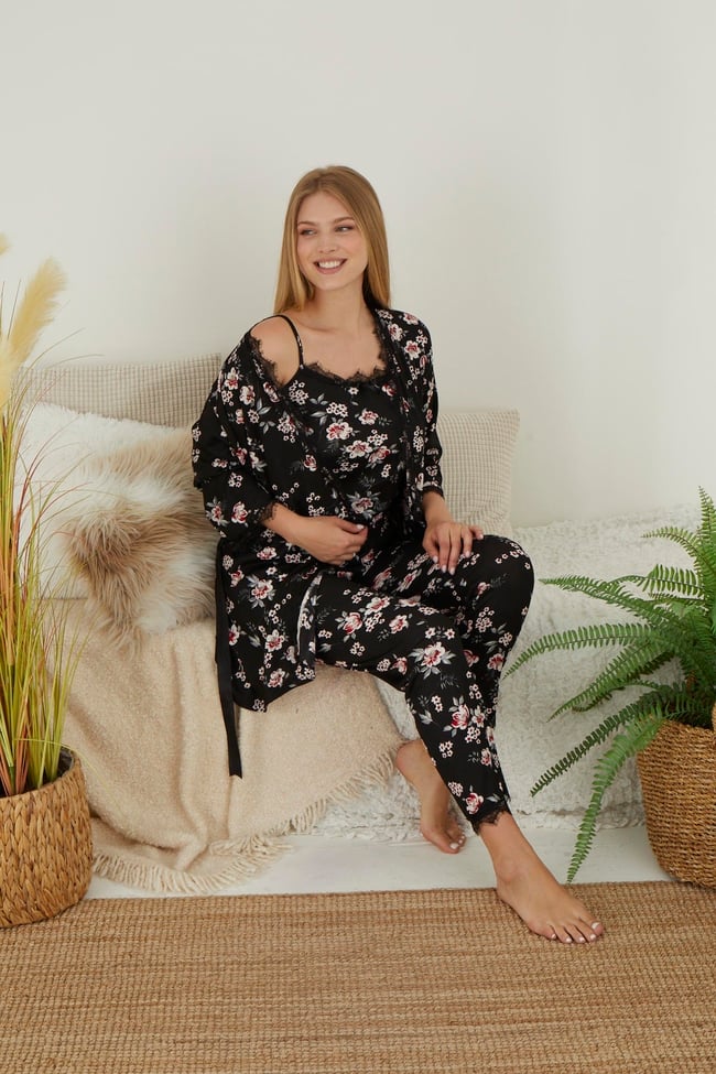 Kadın Ekru Çiçek Baskılı Siyah Ip Askılı Altı Uzun Sabahlık 3'lü Set Pijama Takımı.