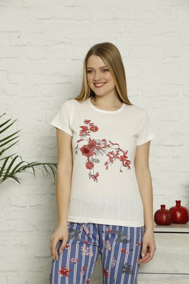 Kadın Ekru Çiçek Desenli Çizgili Pijama Takımı