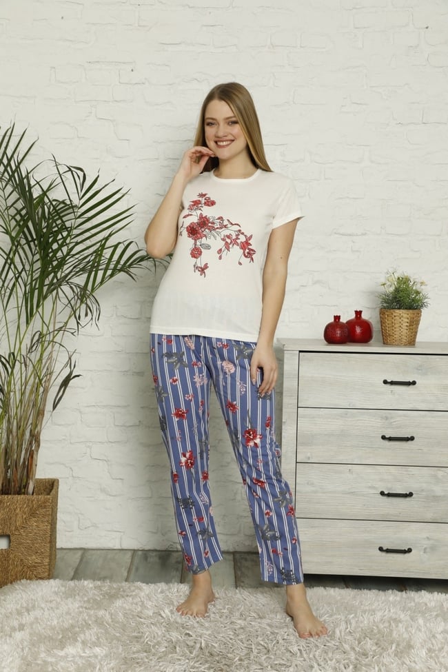 Kadın Ekru Çiçek Desenli Çizgili Pijama Takımı