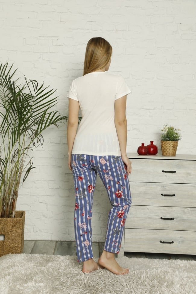 Kadın Ekru Çiçek Desenli Çizgili Pijama Takımı
