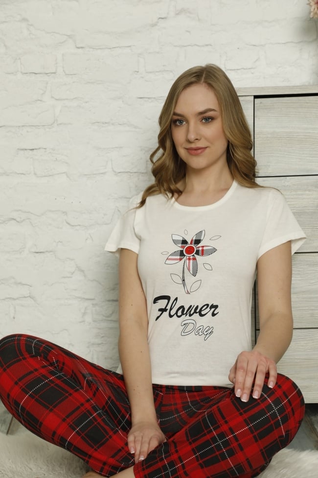 Kadın Ekru Çiçek Desenli Ekoseli Pijama Takımı