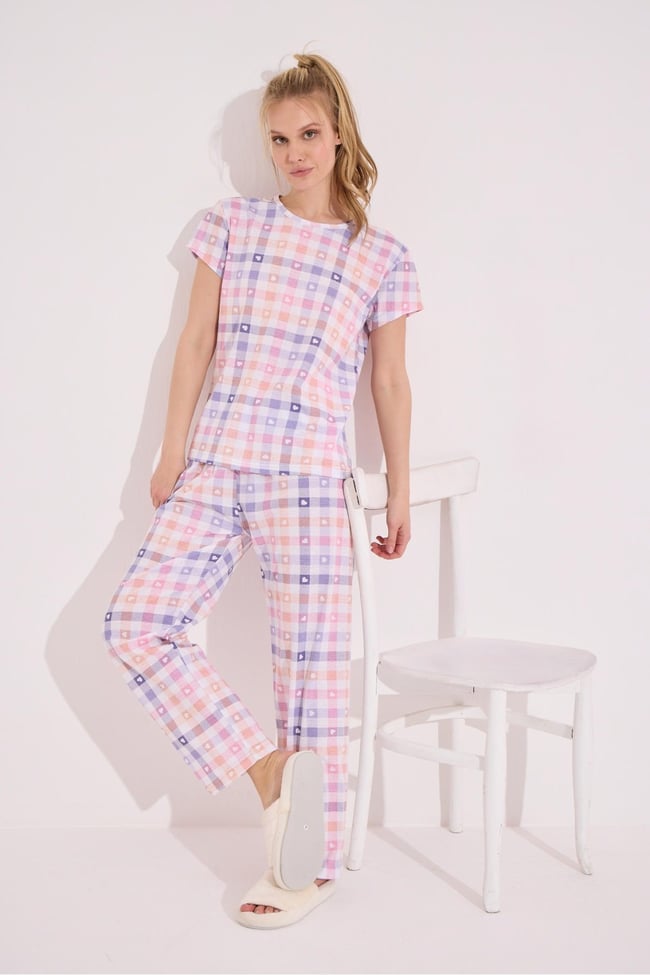 Kadın Ekru Minik Kalp Baskılı Kısa Kollu Altı Uzun Pijama Takımı.