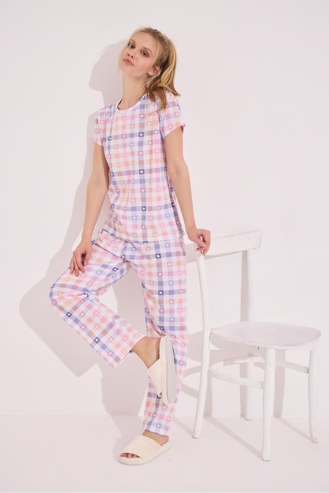 Kadın Ekru Minik Kalp Baskılı Kısa Kollu Altı Uzun Pijama Takımı.