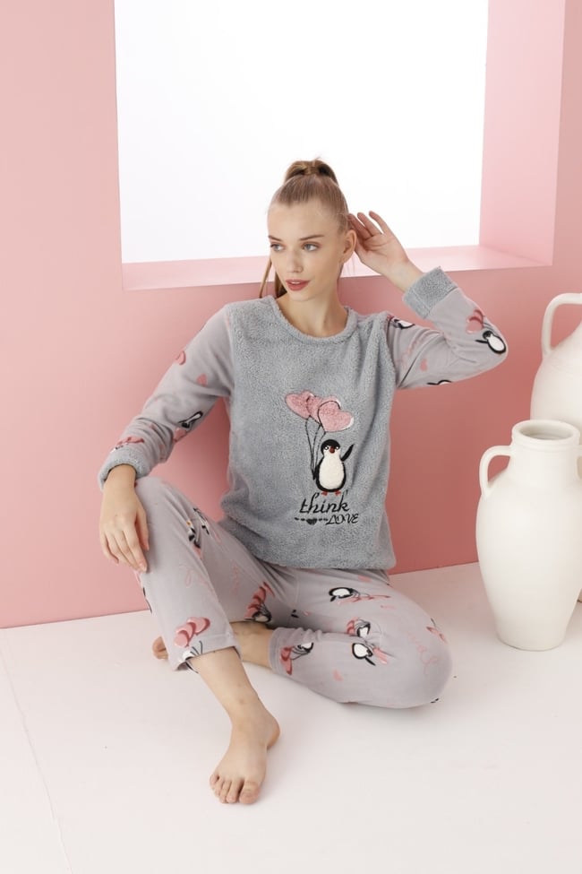 Kadın Füme Kalpli Sevimli Penguen Nakışlı Polar Peluş Pijama Takımı.