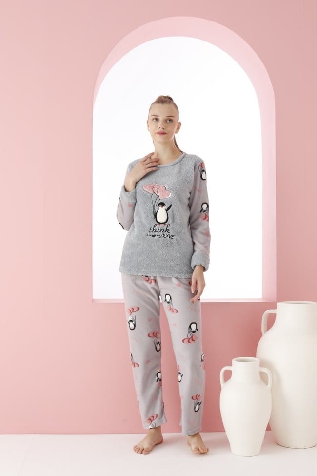 Kadın Füme Kalpli Sevimli Penguen Nakışlı Polar Peluş Pijama Takımı.