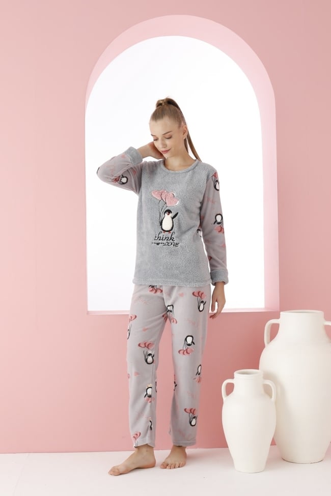 Kadın Füme Kalpli Sevimli Penguen Nakışlı Polar Peluş Pijama Takımı.