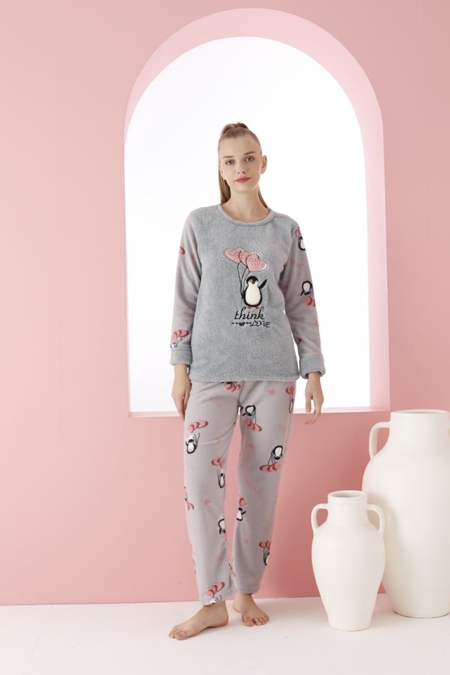 Kadın Füme Kalpli Sevimli Penguen Nakışlı Polar Peluş Pijama Takımı.