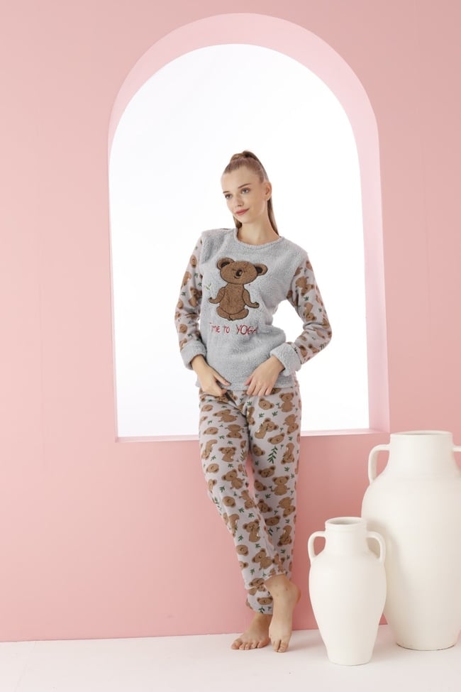 Kadın Füme Yoga Yapan Sevimli Kuala Nakışlı Polar Peluş Pijama Takımı.