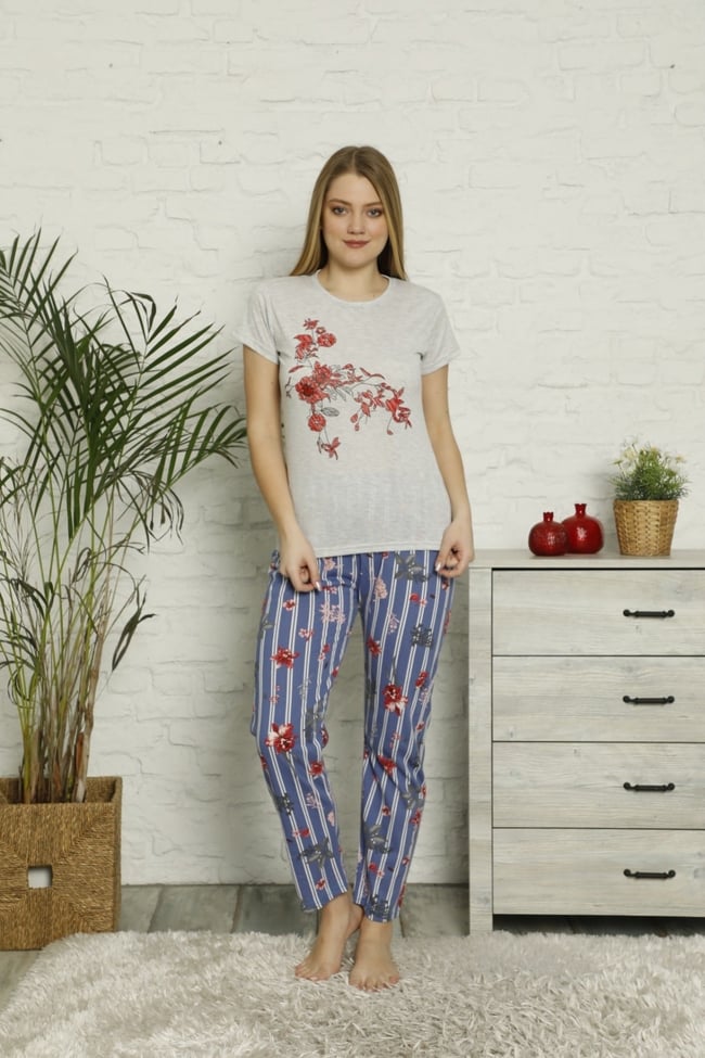 Kadın Gri Çiçek Desenli Çizgili Pijama Takımı