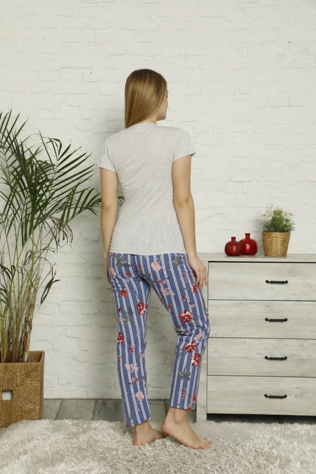 Kadın Gri Çiçek Desenli Çizgili Pijama Takımı