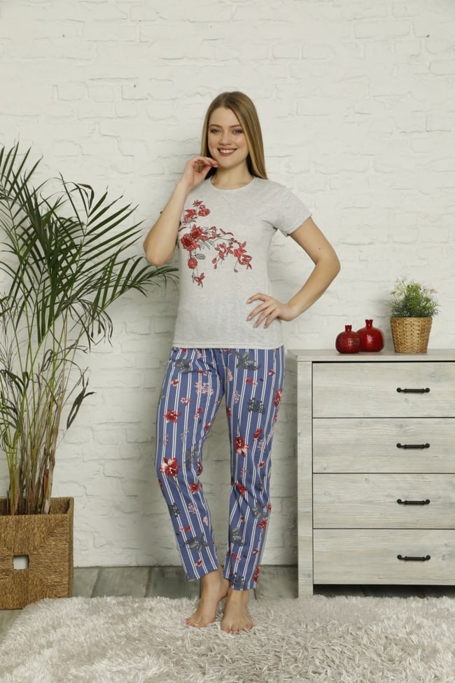 Kadın Gri Çiçek Desenli Çizgili Pijama Takımı