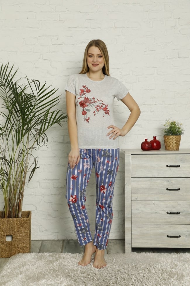 Kadın Gri Çiçek Desenli Çizgili Pijama Takımı