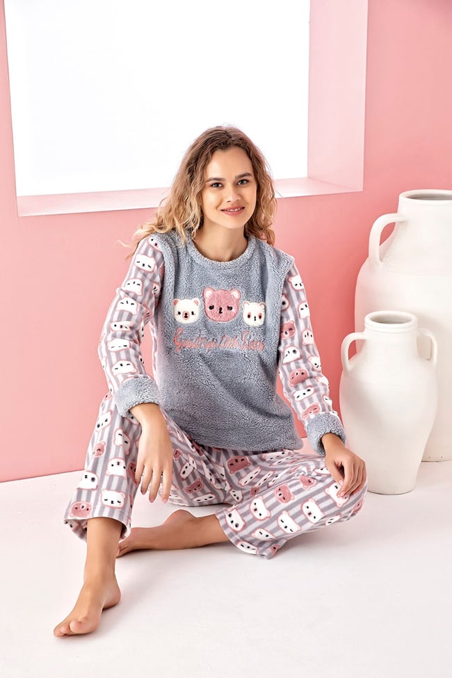 Kadın Gri Çizgili Ayıcık Nakışlı Polar Peluş Pijama Takımı.