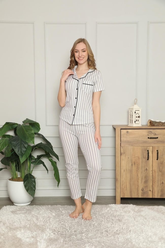 Kadın Gri Çizgili Önü Düğmeli Pijama Takımı