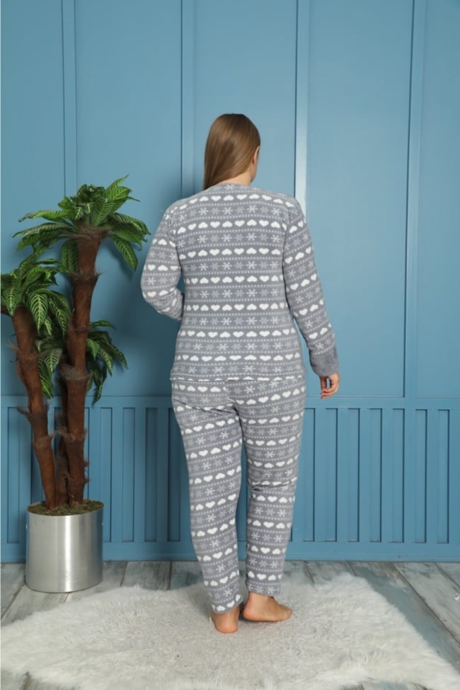 Kadın Gri Hello Winter Yazılı Kalpli Kar Desenli Polar Peluş Pijama Takımı
